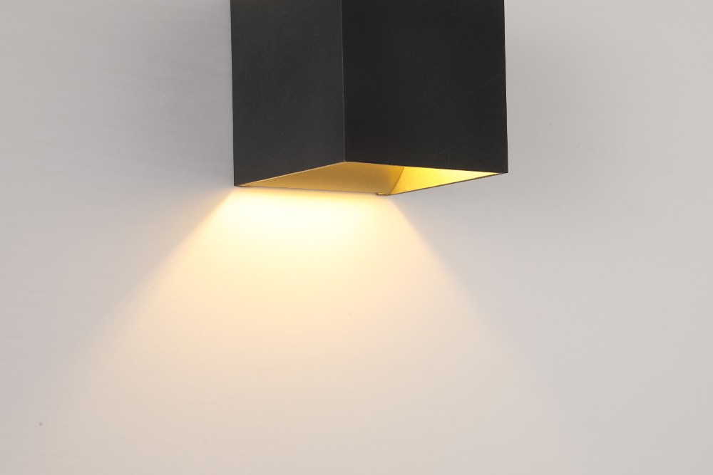 Opbouwspot Newton up & down zwart en goud Searchlight 5053423285092