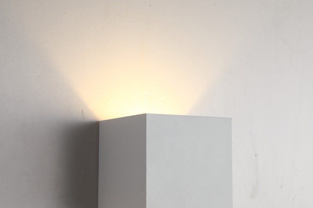 Opbouwspot Newton up & down wit Searchlight 5053423285221