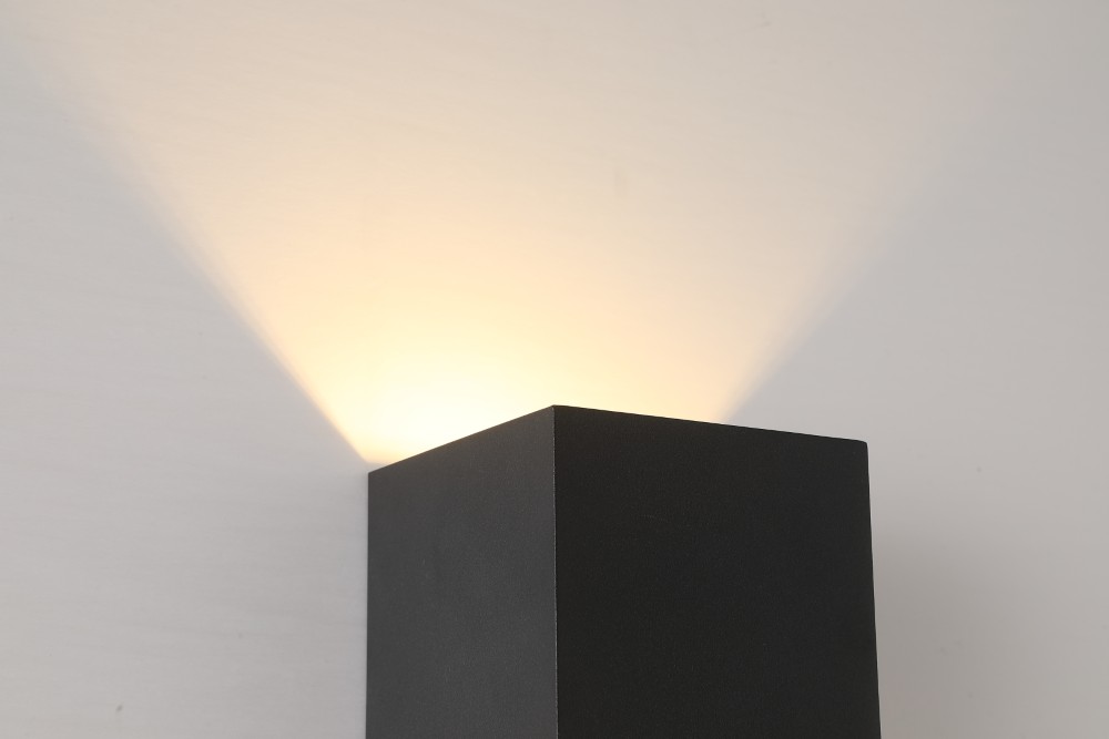 Opbouwspot Newton up & down zwart Searchlight 5053423285207