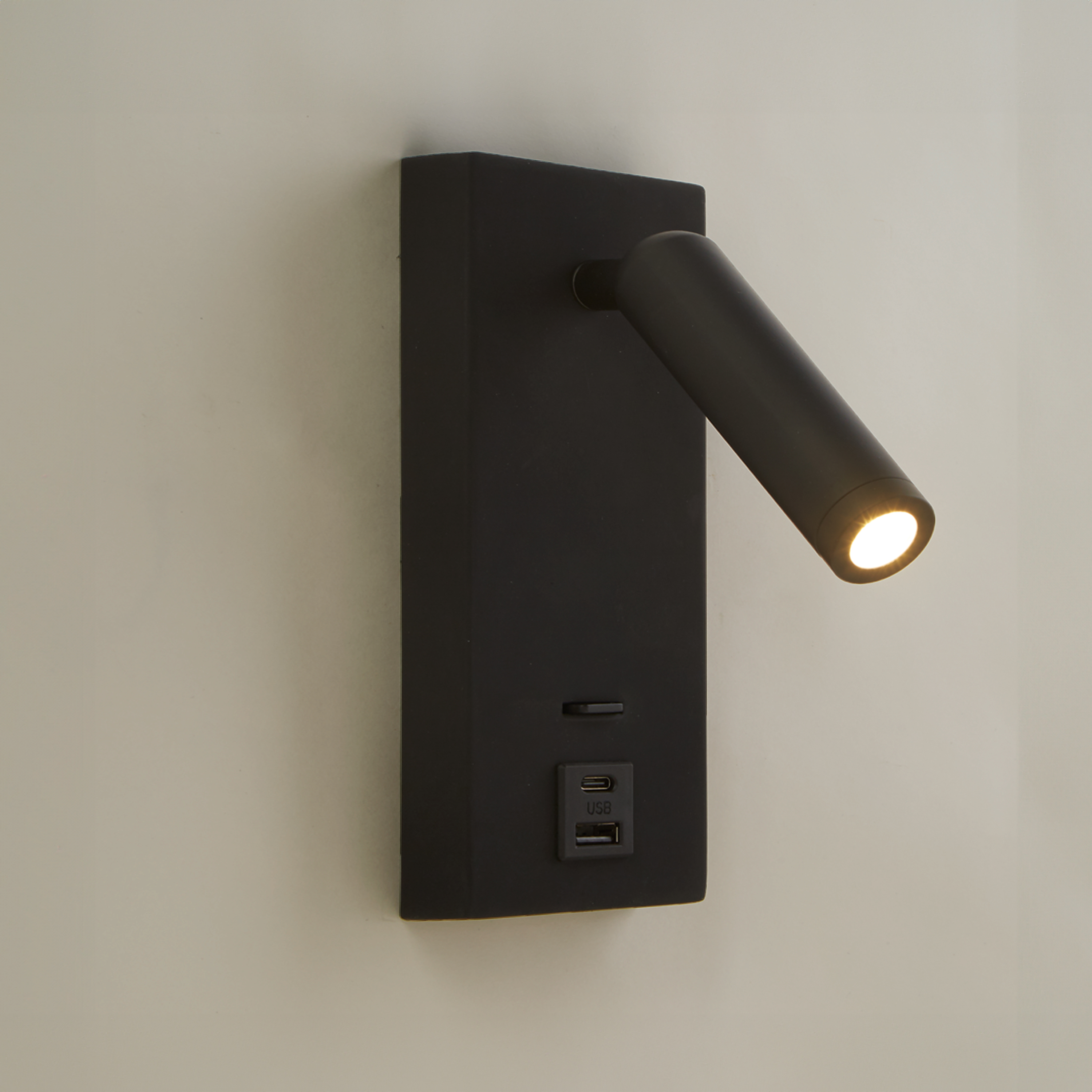 Lyora Zwart bedlampjeMarlow met USB - 510586