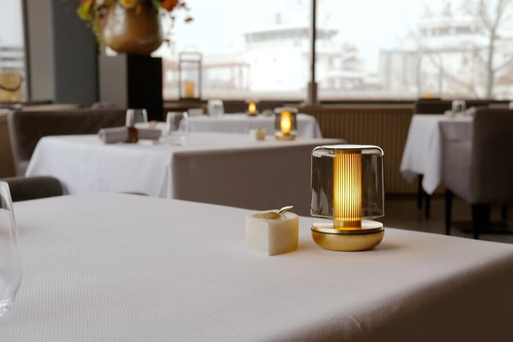 Humble Oplaadbare tafellampFirefly gold smoked - HUMTL00402 afbeelding