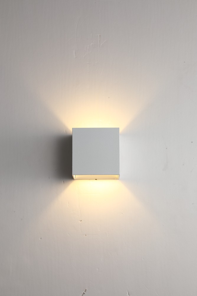 Opbouwspot Newton up & down wit