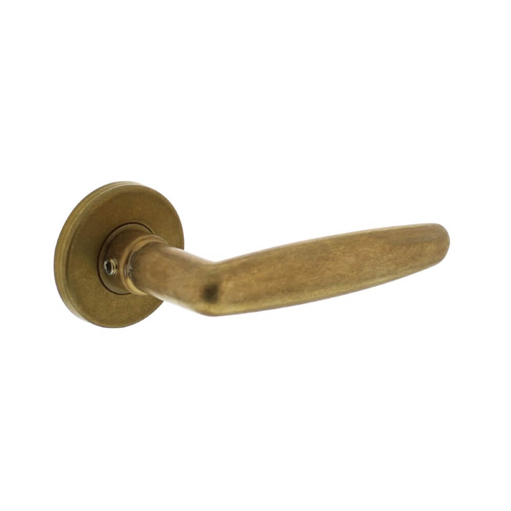 Intersteel DeurklinkSophie op rozet messing getrommeld - 0011.022502