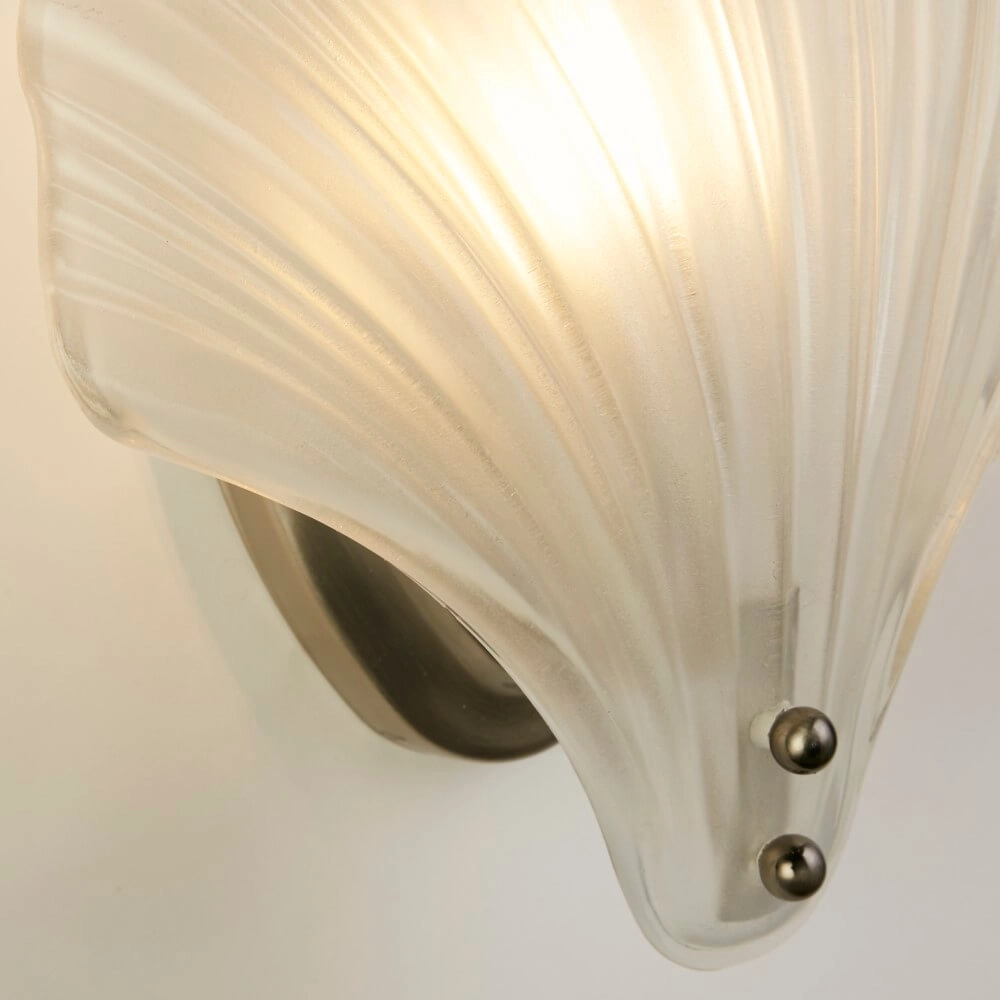 Wandlamp Shell met wit glas Searchlight 5053423271125