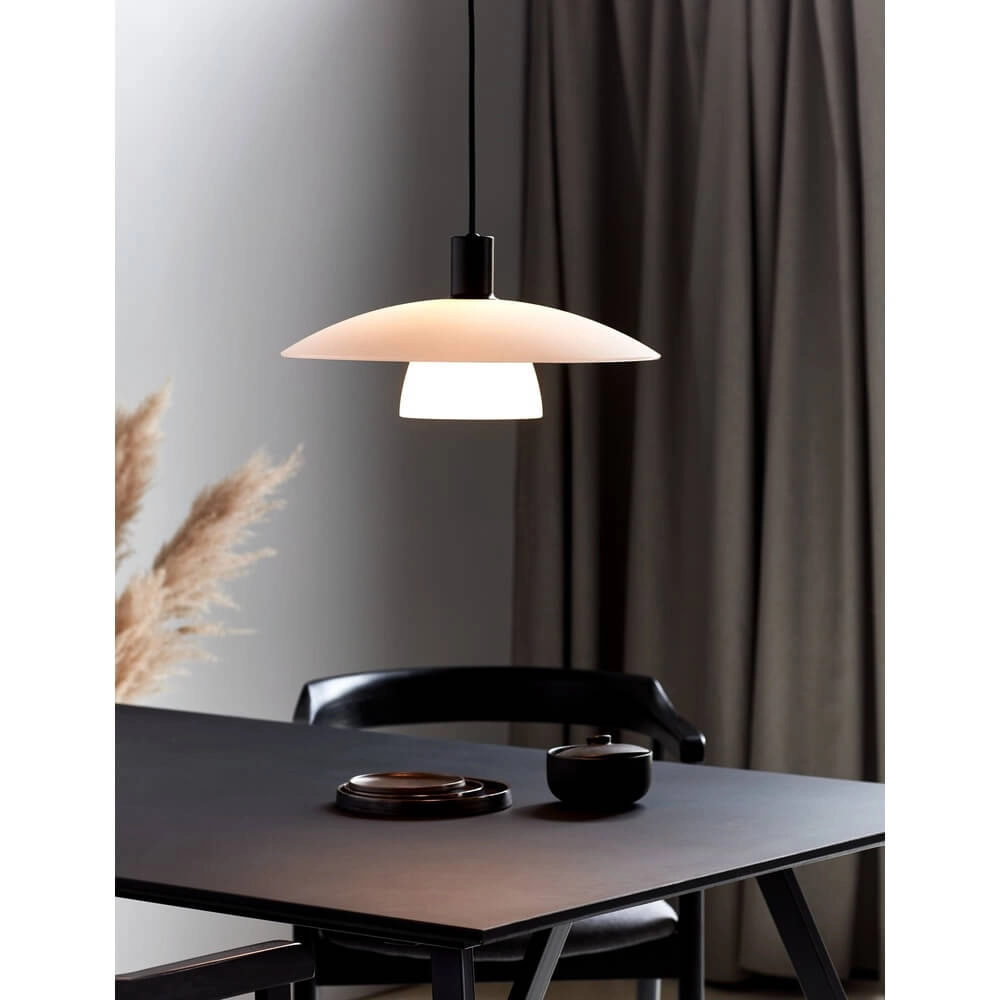 Moderne hanglamp Verona zwart met wit Nordlux 5704924001635