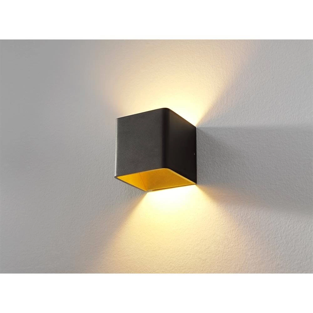 Vierkante wandlamp Fulda zwart met goud Vierkante wandlamp Fulda zwart met goud