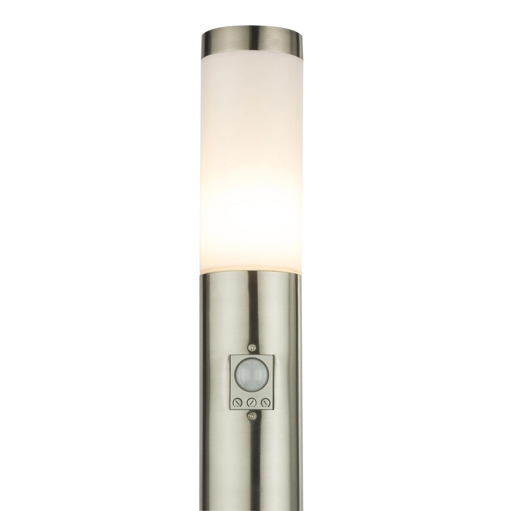 Padverlichting Boston I RVS met stopcontact Globo 9007371341030