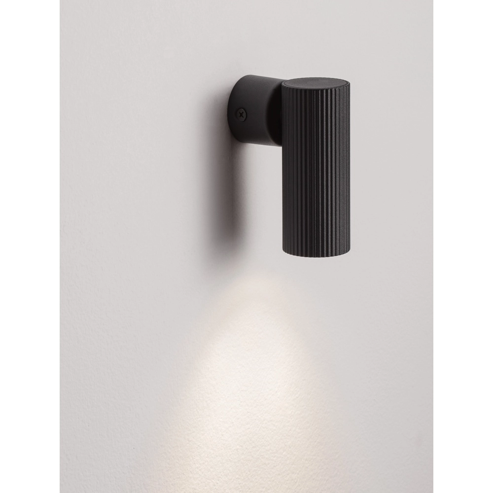 Wandspot Comet zwart Lyora 5212017475817