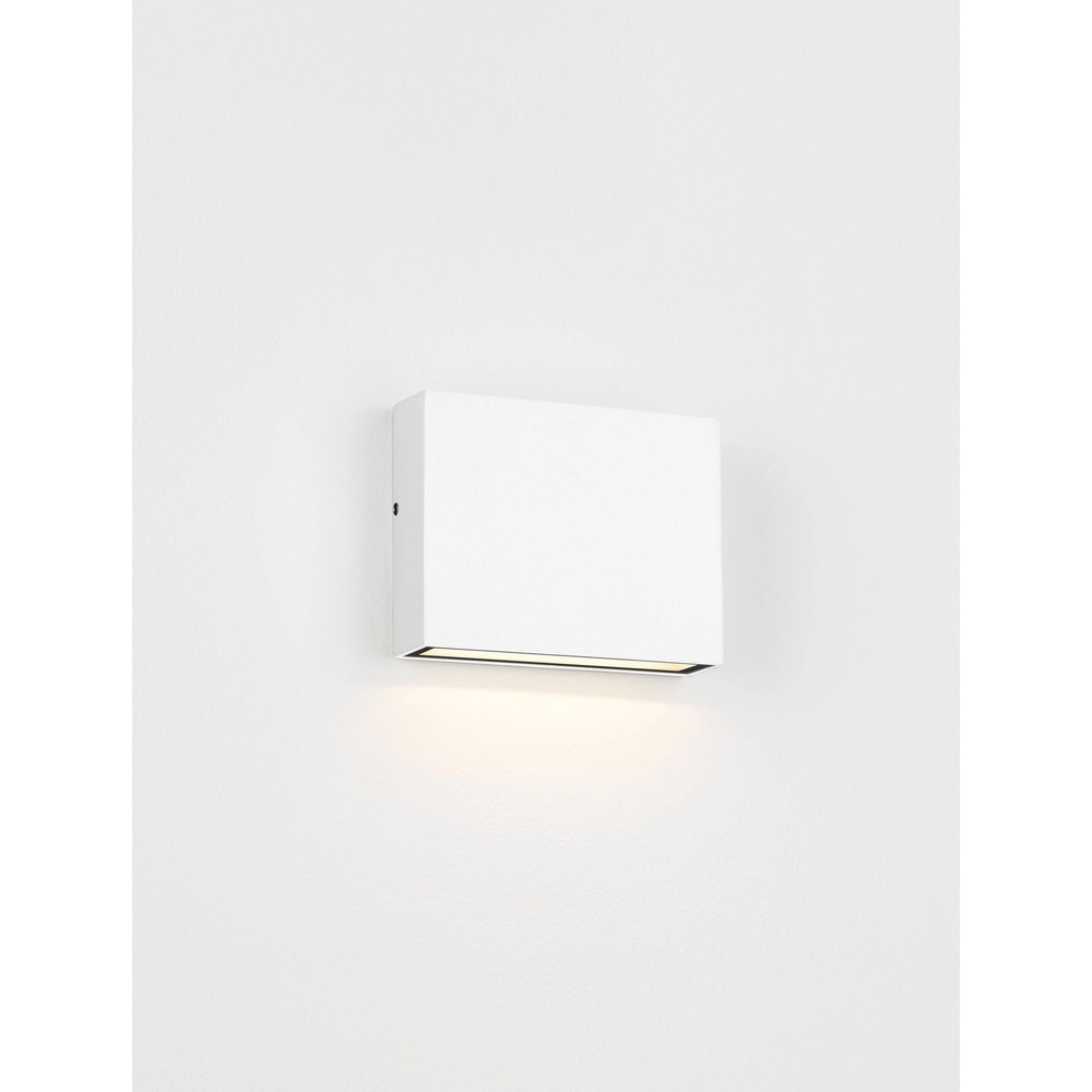 Strakke wandspot Tick downlighter wit Lyora 5212017453624