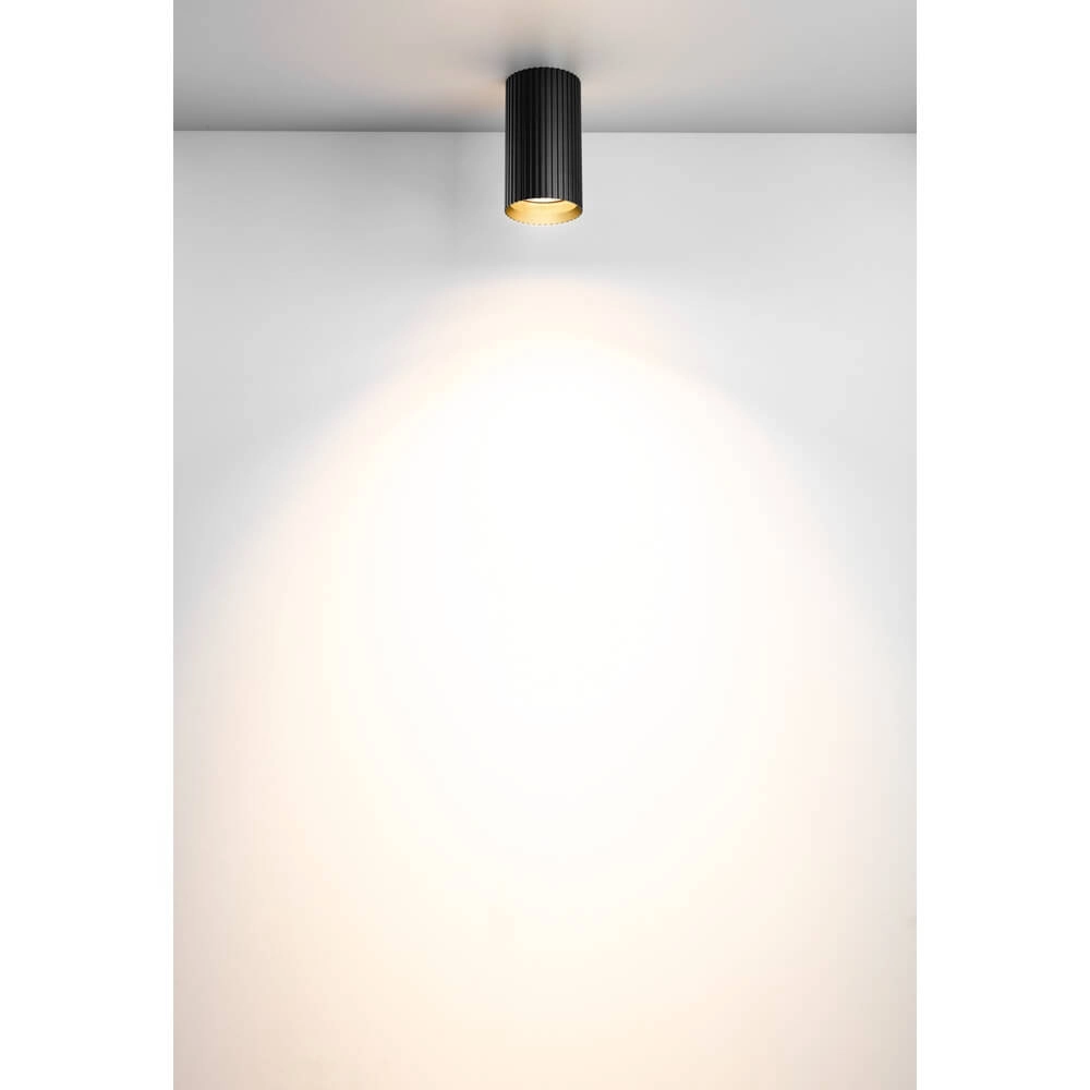 Enkele opbouwspot Onis zwart Lyora 4255805301951