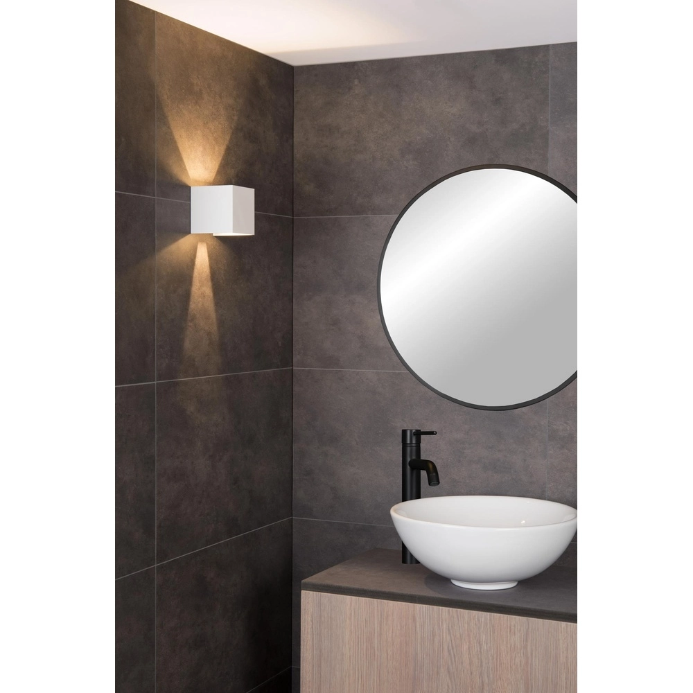 Vierkante wandspot Axi 2 x 7W IP54 wit Lucide 5411212690012