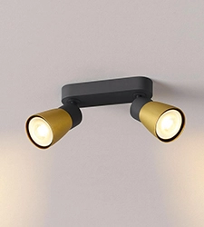 Plafondlamp Puri 2.0 met goud tegen wit plafond