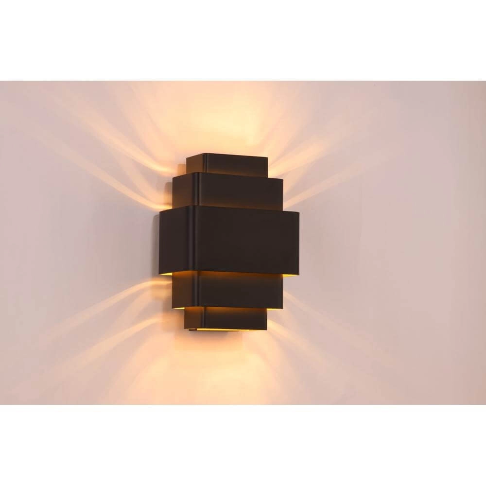 Design wandlamp Layers zwart met gouden binnenkant Design wandlamp Layers zwart met gouden binnenkant