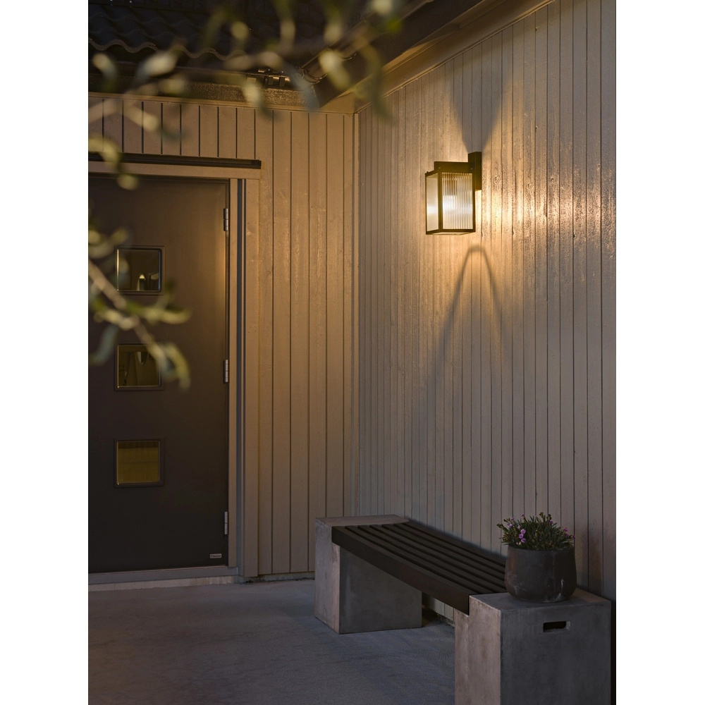 Wandlamp Carpi zwart met ribbel glas KonstSmide 7318300030485