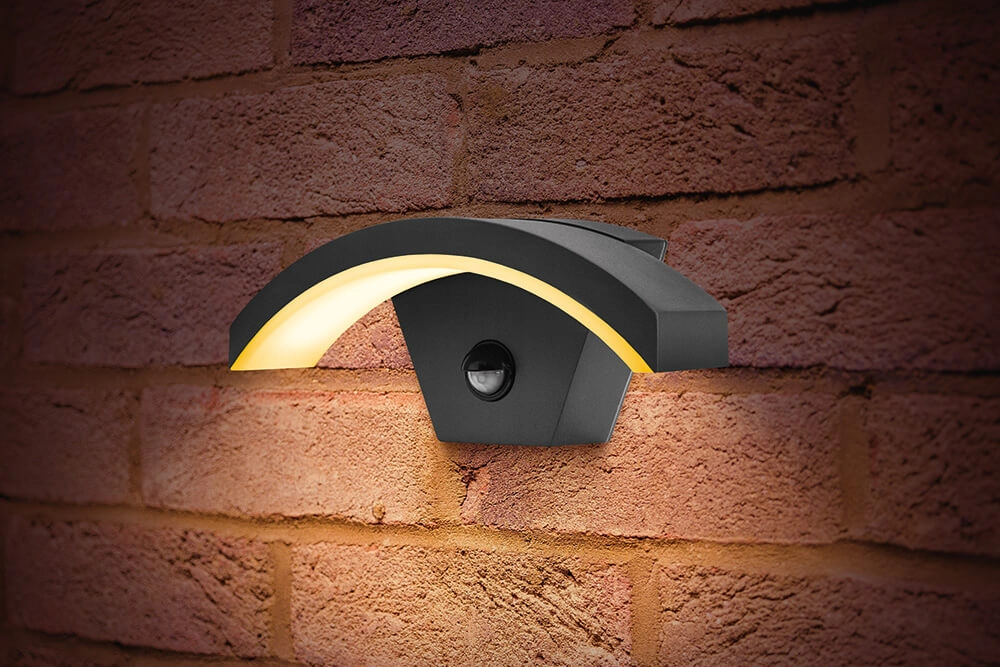 Design buitenlamp Curve PIR met bewegingssensor Lyora 5055788232629