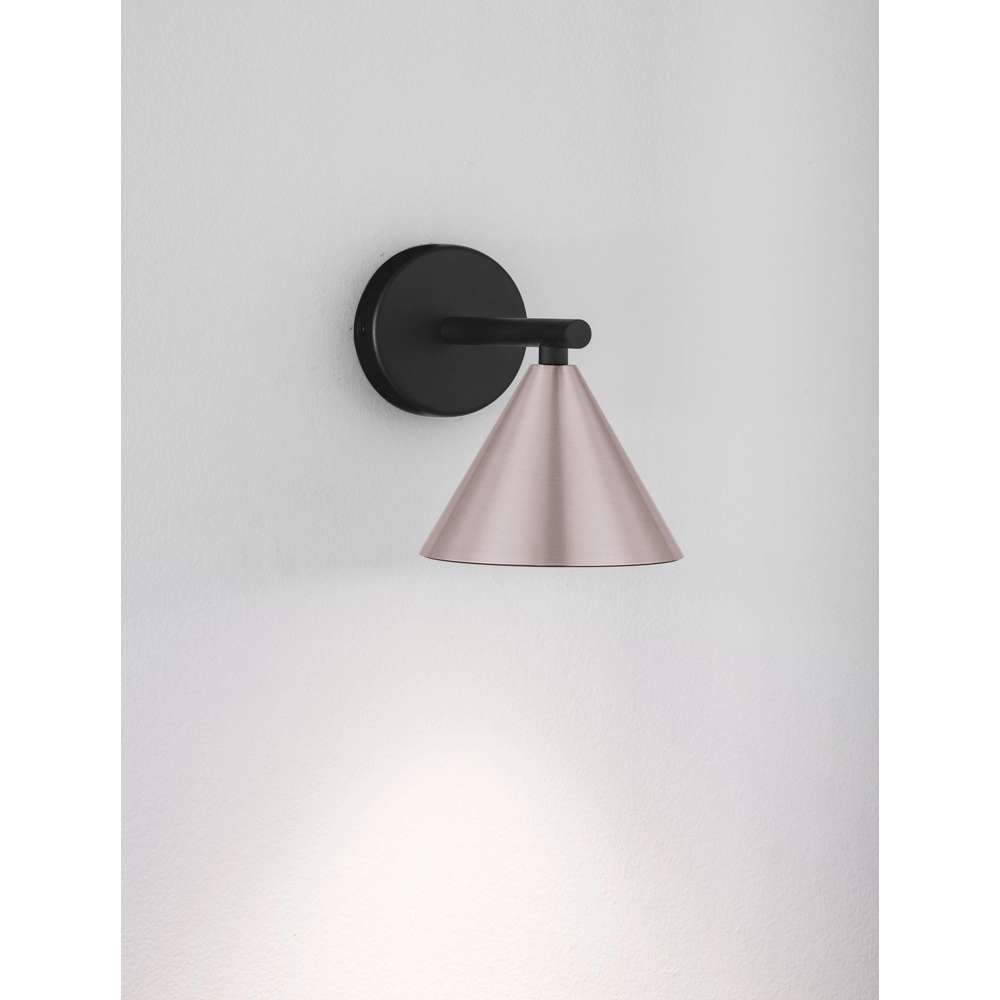 Wandlamp Conico enkel zwart met koffiebruin