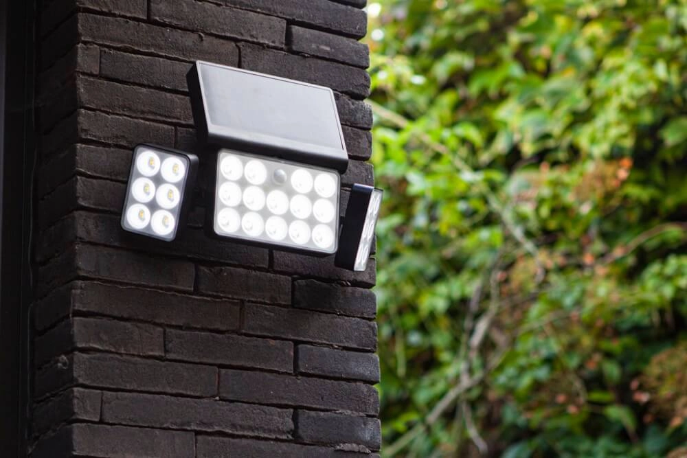 Zwarte wandlamp Tuda solar 3 Lutec 6939412013633