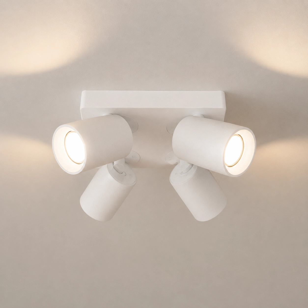 4-lichts opbouwspot Megano