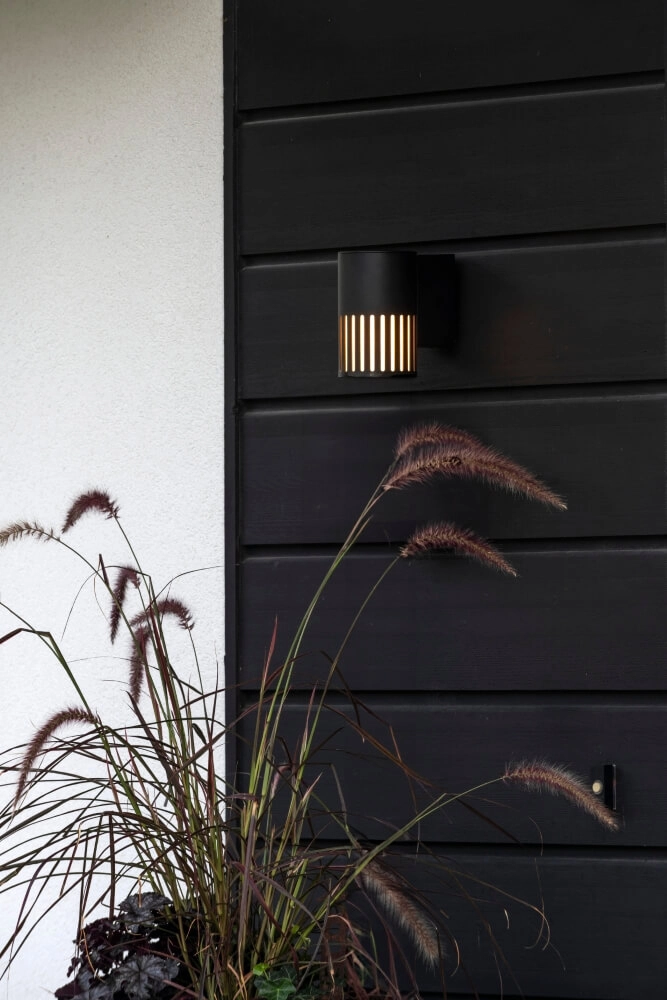 Design wandlamp Pistoia zwart met wit glas KonstSmide 7318303577529