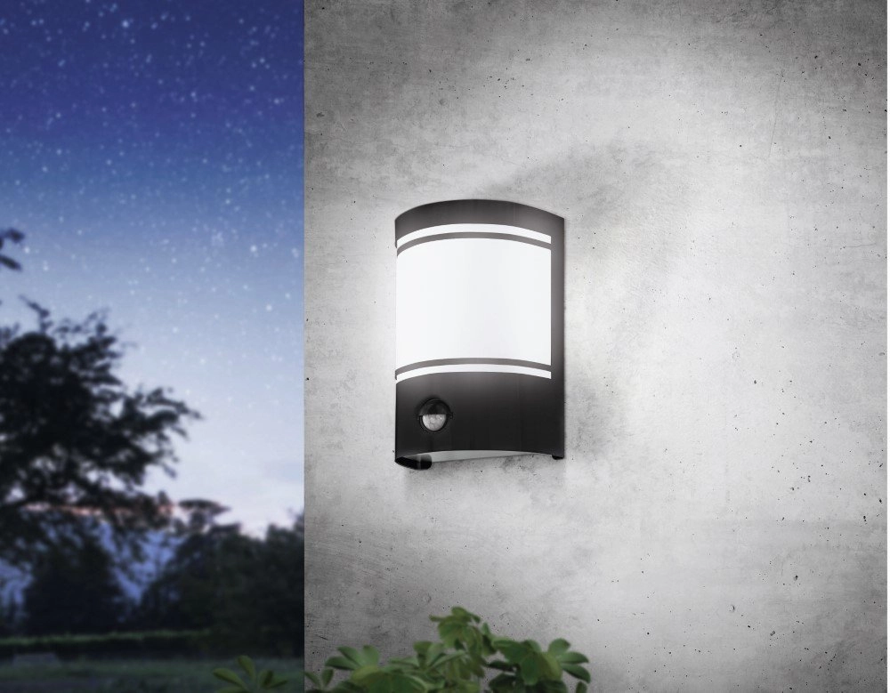 Zwarte buitenlamp City met bewegingssensor Eglo 9002759995676
