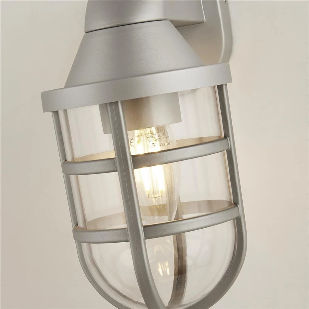 Grijze buitenlamp Seaside voor kustgebieden Searchlight 5053423252780
