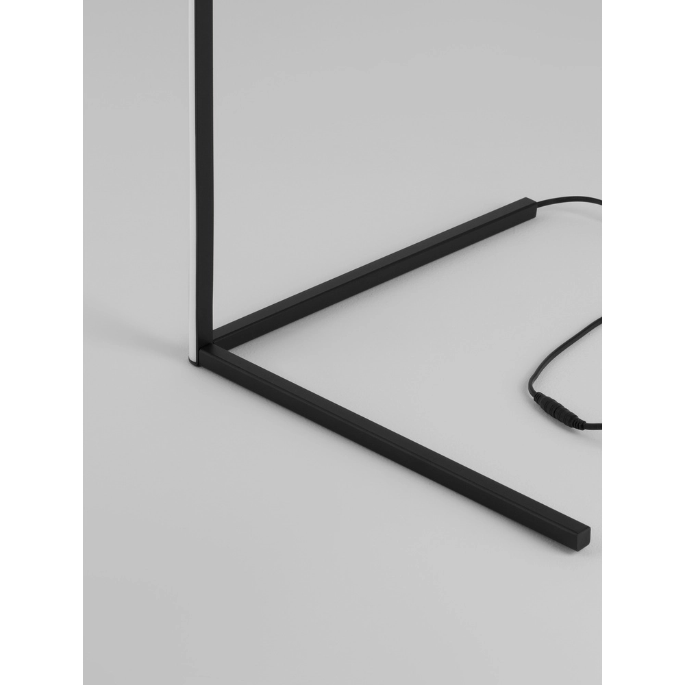 Vloerlamp V-Line zwart Lyora 5212017433404