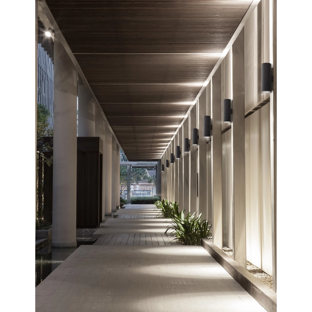 Zwarte opbouwspot Alp up en downlighter Lyora 5212017415882