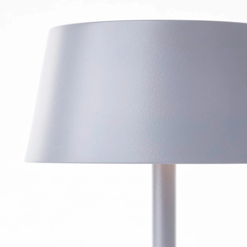 Grijze design tafellamp Picco op batterij Brilliant 4004353437724