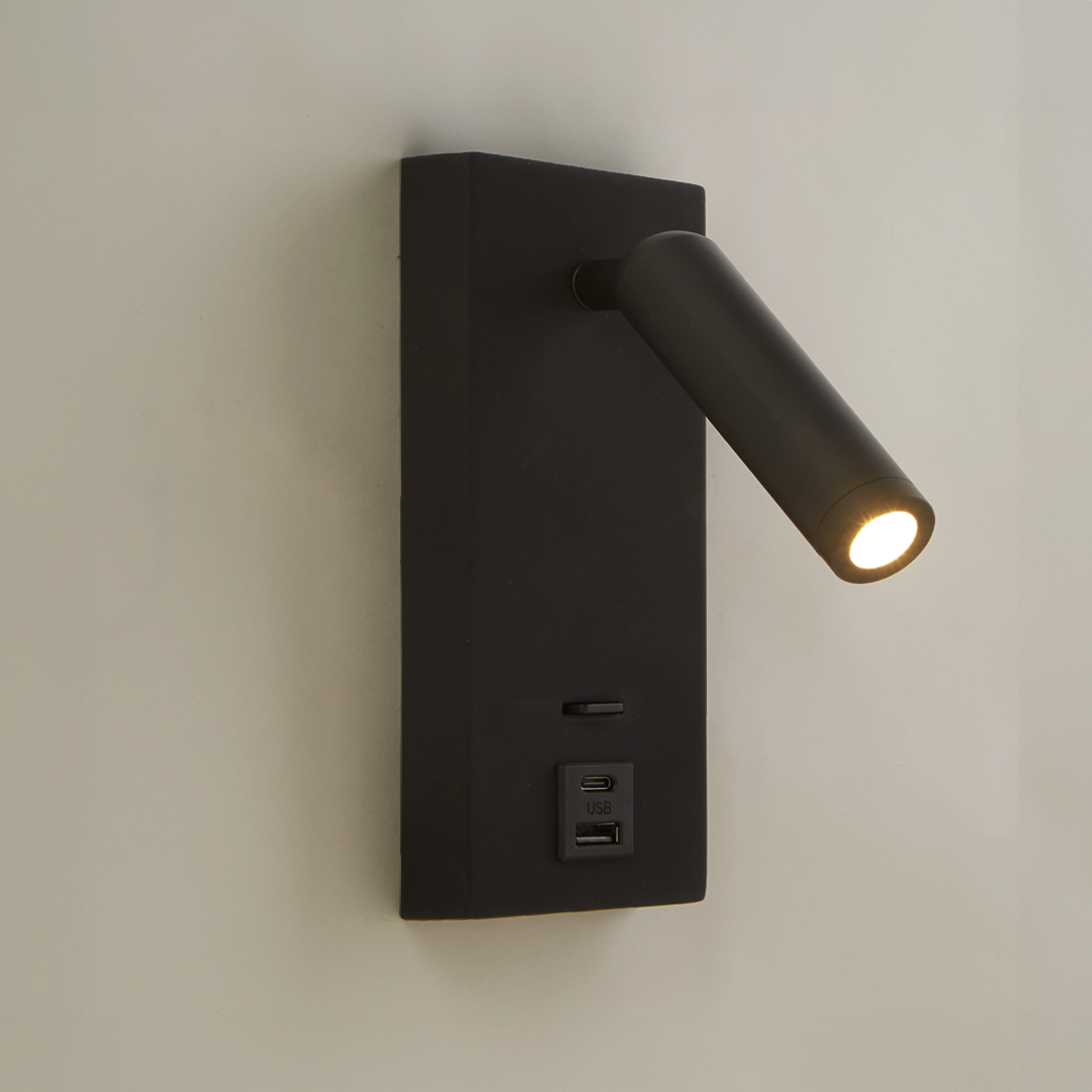 Zwart bedlampje Marlow met USB