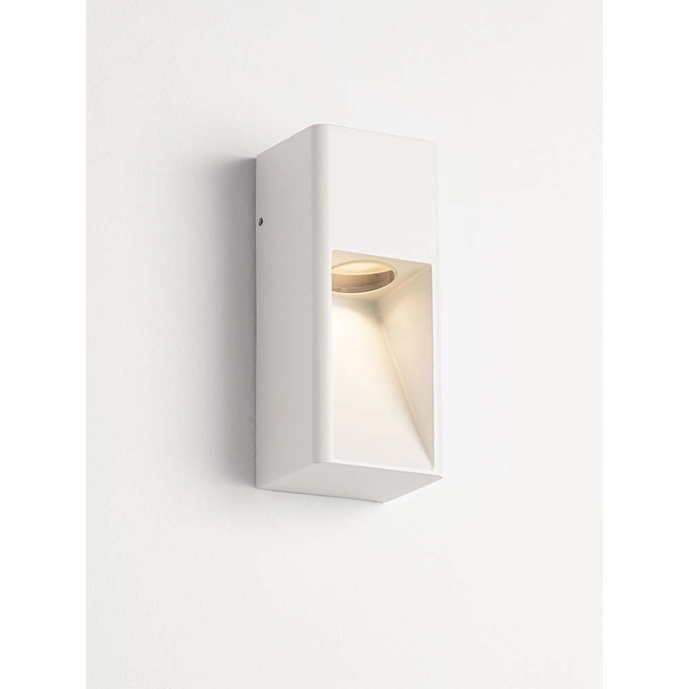Strakke wandlamp Mazu wit
