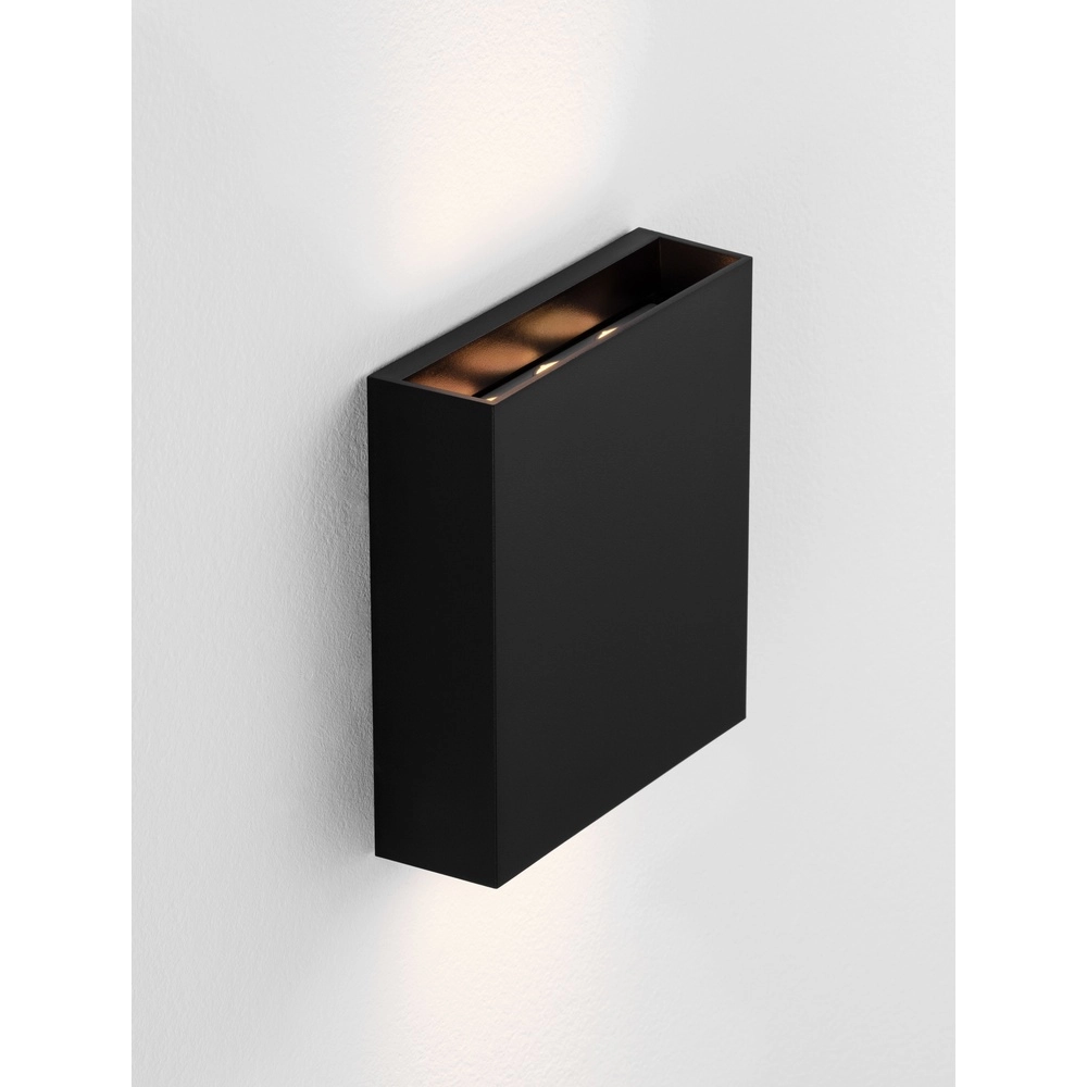 Strakke wandlamp Way zwart