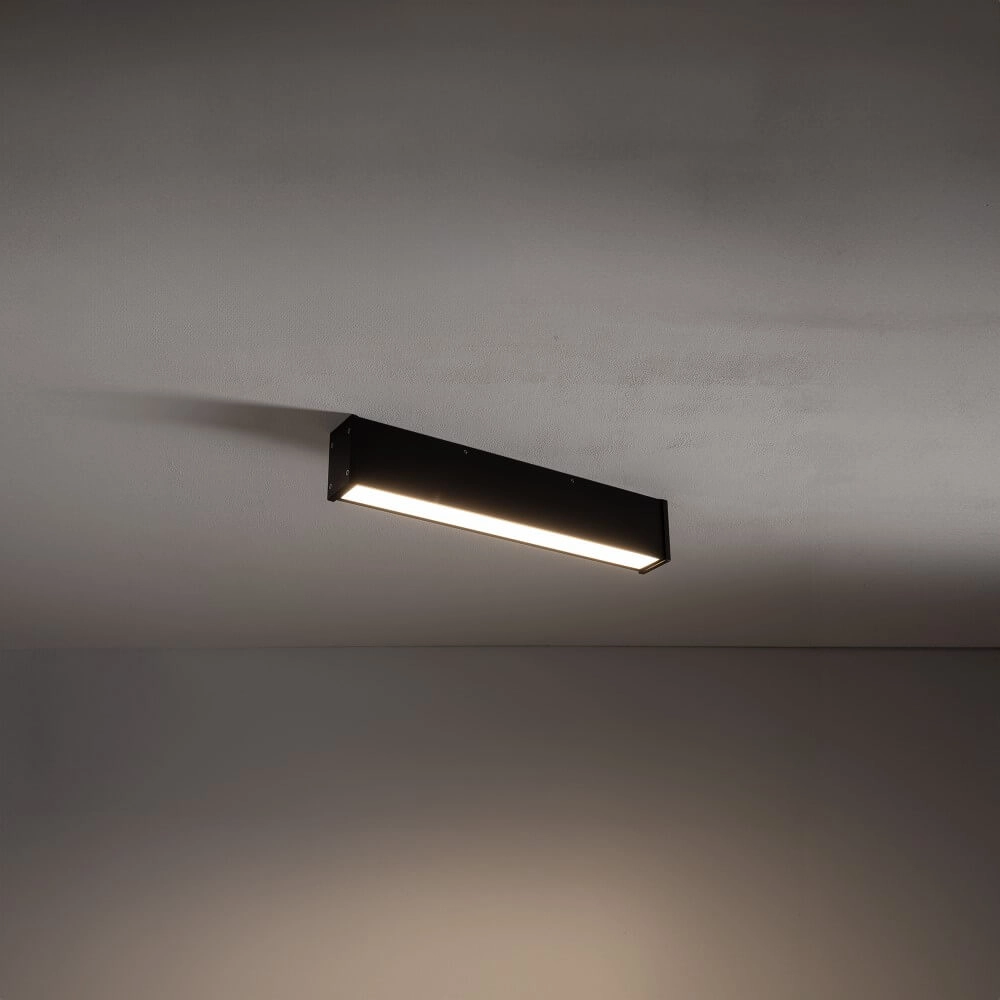 Strakke plafondlamp Outline S zwart 50cm Lyora 5903139113601