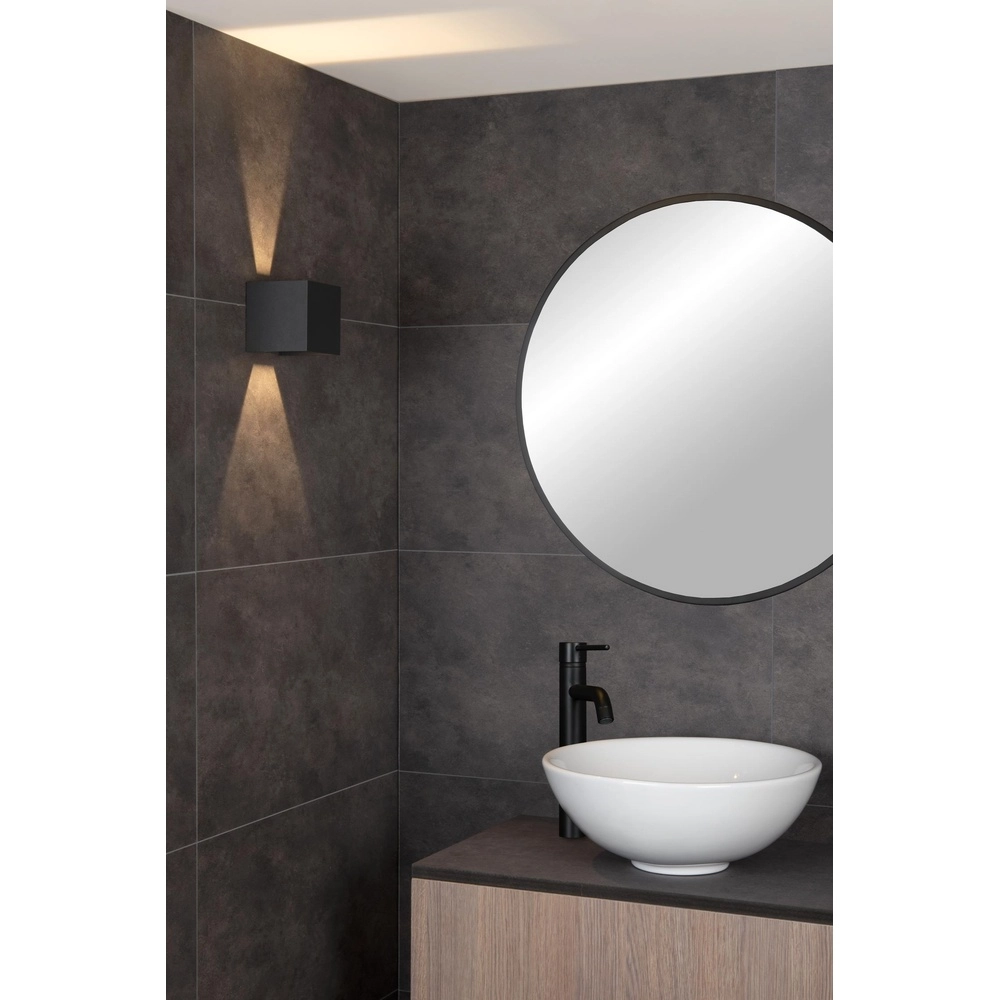 Vierkante wandspot Axi 2 x 7W IP54 zwart Lucide 5411212690005
