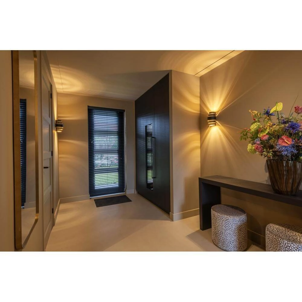 Design wandlamp Rolls zwart met gouden binnenkant Artdelight 8720701101487