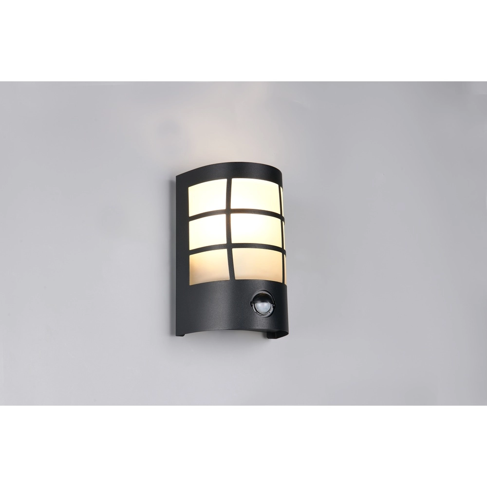 Zwarte wandlamp Sintra met sensor Trio 4017807648256