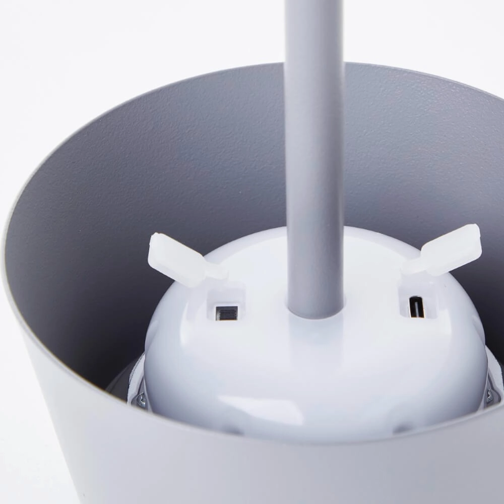 Grijze design tafellamp Picco op batterij Brilliant 4004353437724