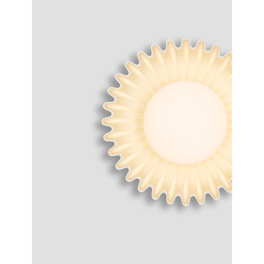 Wandlamp Petel crème met wit glas Lyora 5212017483959