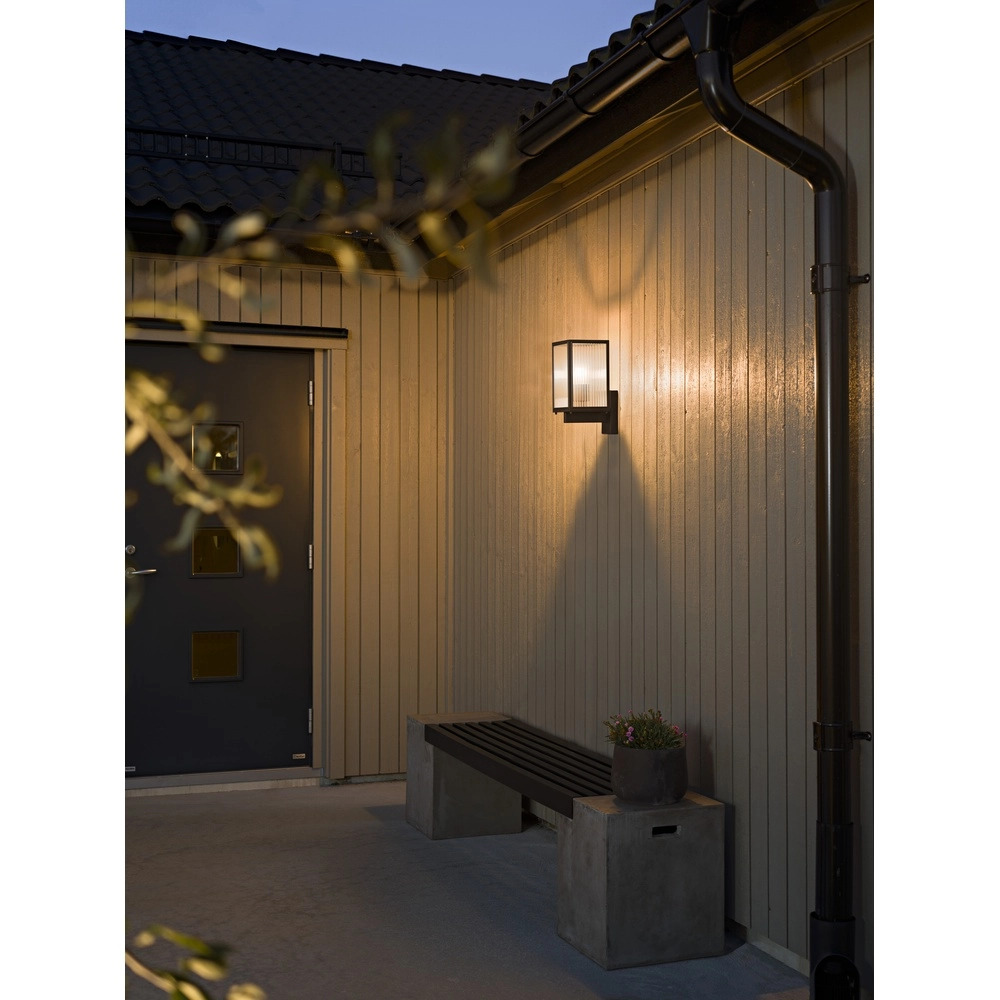 Wandlamp Carpi zwart met ribbel glas KonstSmide 7318300030485