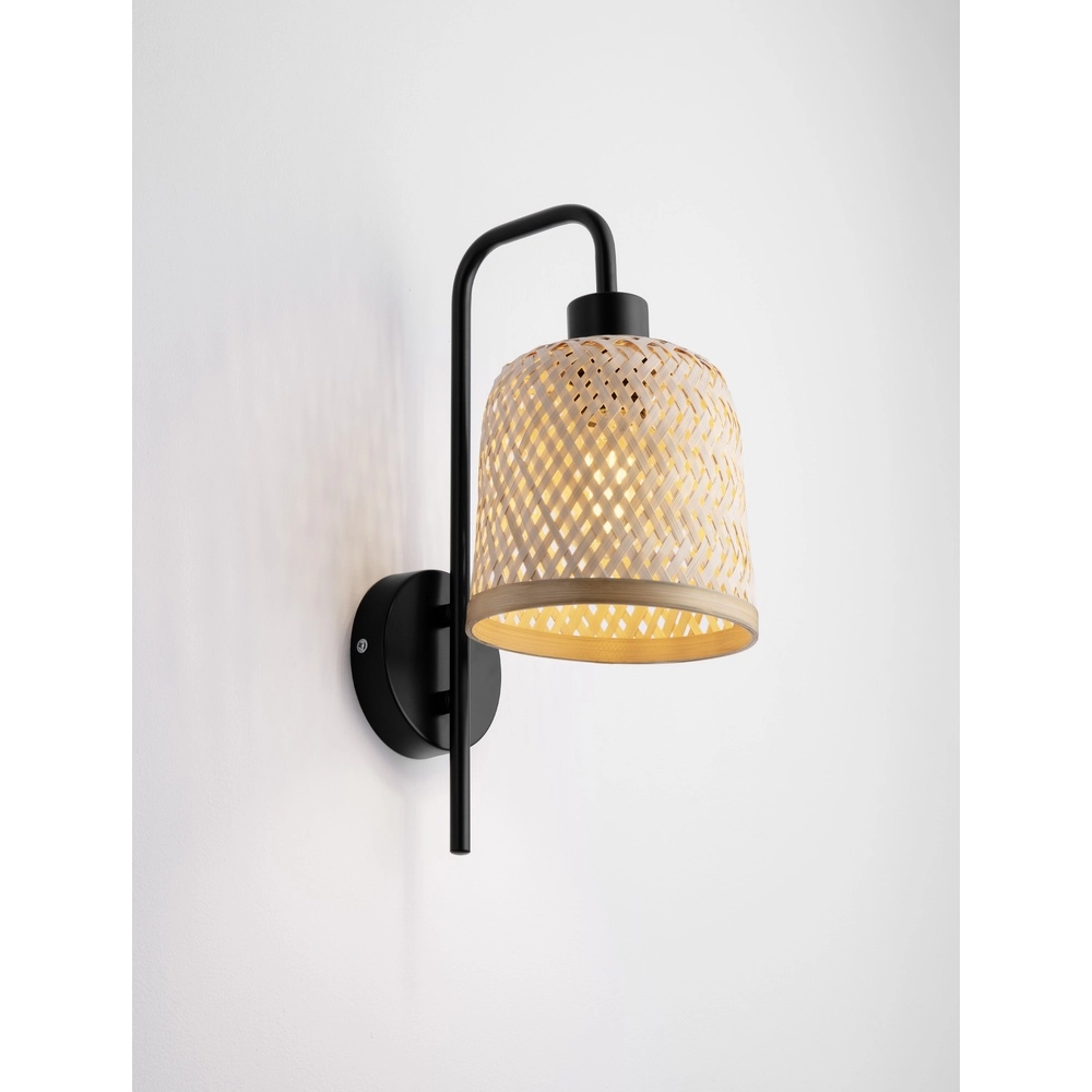Wandlamp Intra zwart met bamboe kapje