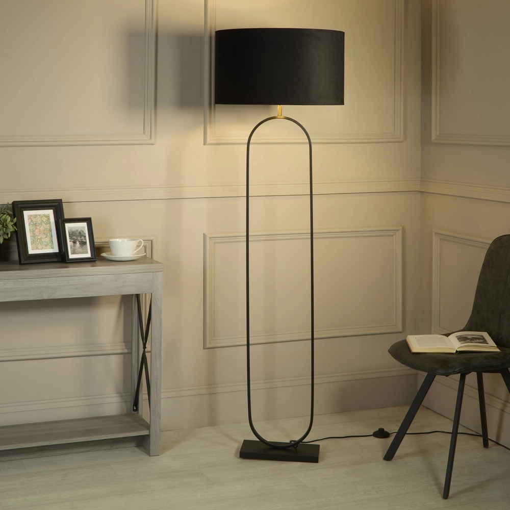 Vloerlamp Modish zwart met zwarte kap Searchlight 5053423307534