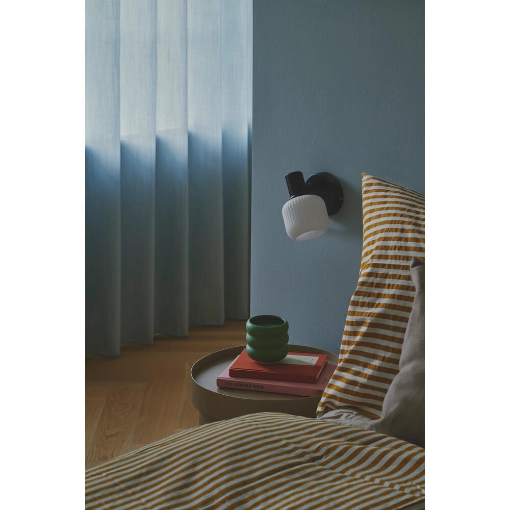 Zwarte wandlamp Milford met wit Nordlux 5704924018688