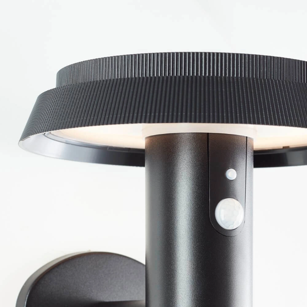 Zwarte wandlamp Alvero met sensor Brilliant 4004353437823