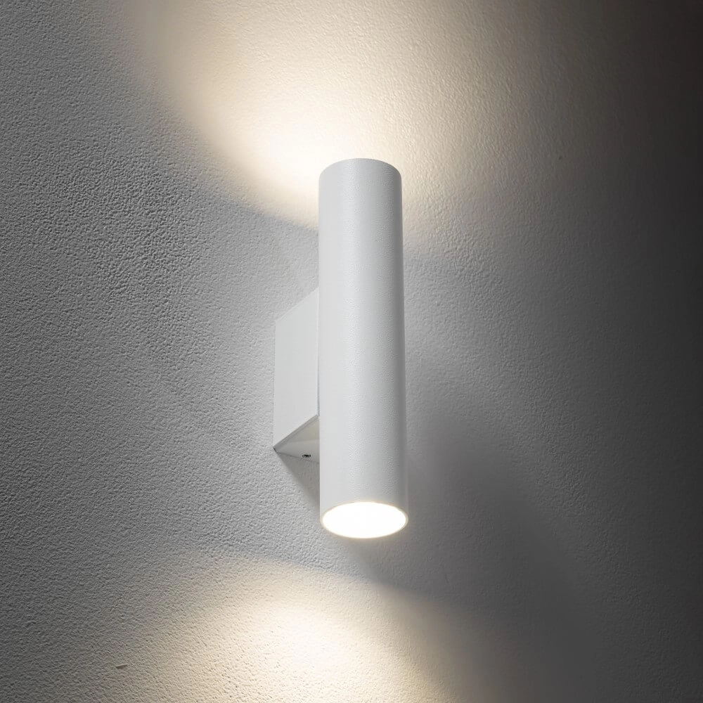 Witte wandspot Fourty  M up & down Lyora 5903139107525