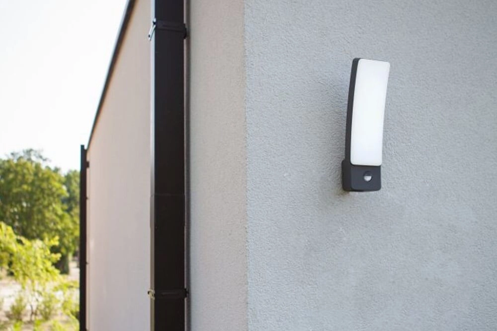 Unieke wandlamp Kira design met sensor Lutec 6939412010557