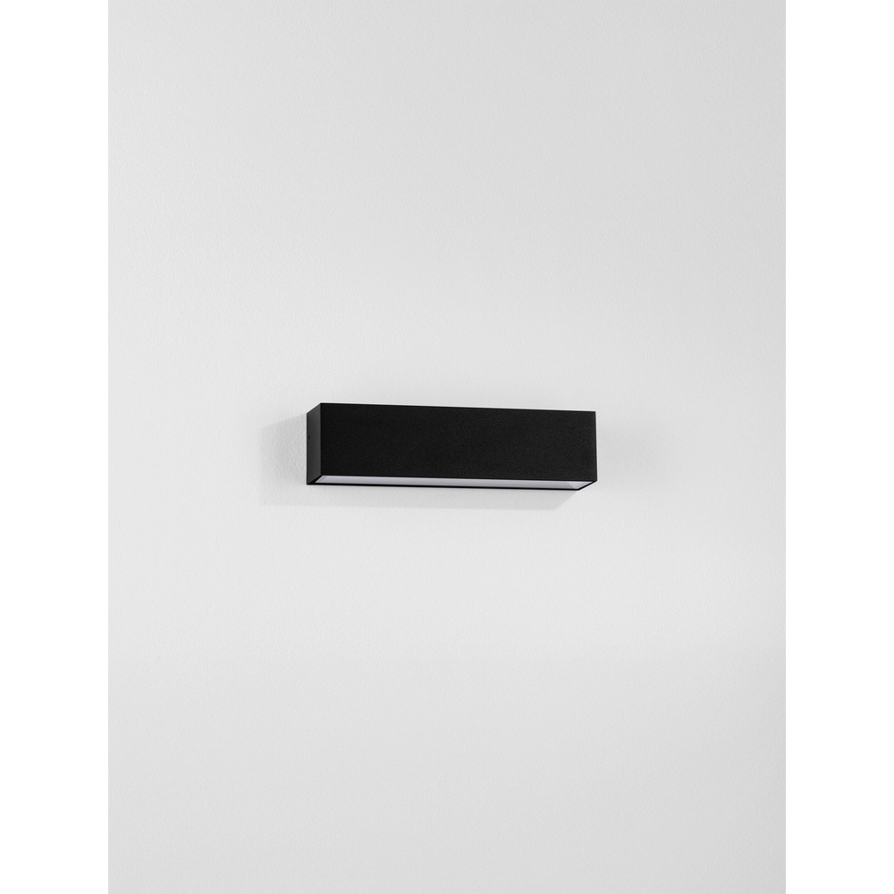 Strakke wandlamp Allure zwart 22cm Lyora 5212017479105