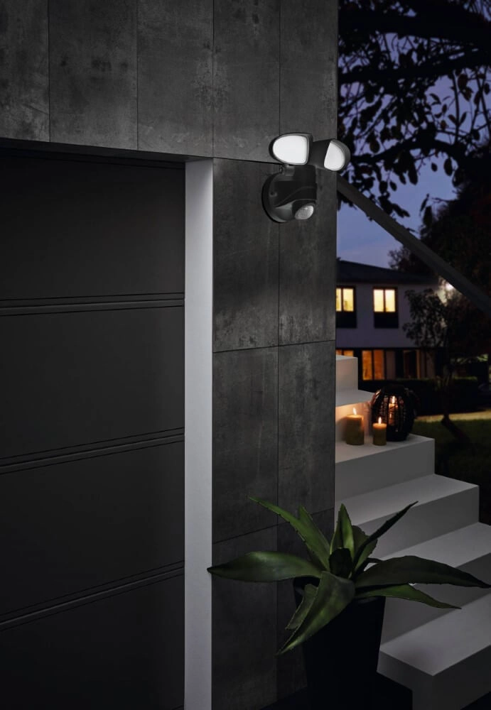 Led schijnwerper Pagino 2-lichts met bewegingssensor zwart Eglo 9002759981761