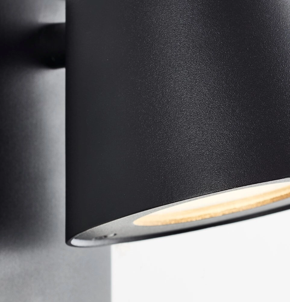 Zwarte wandlamp Bari met sensor Brilliant 4004353435782