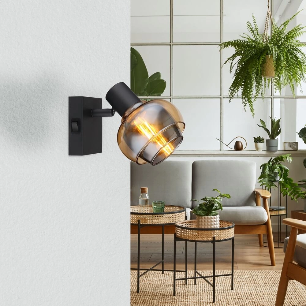 Zwarte wandlamp Tokki amber smoke glas Globo 9007371452026
