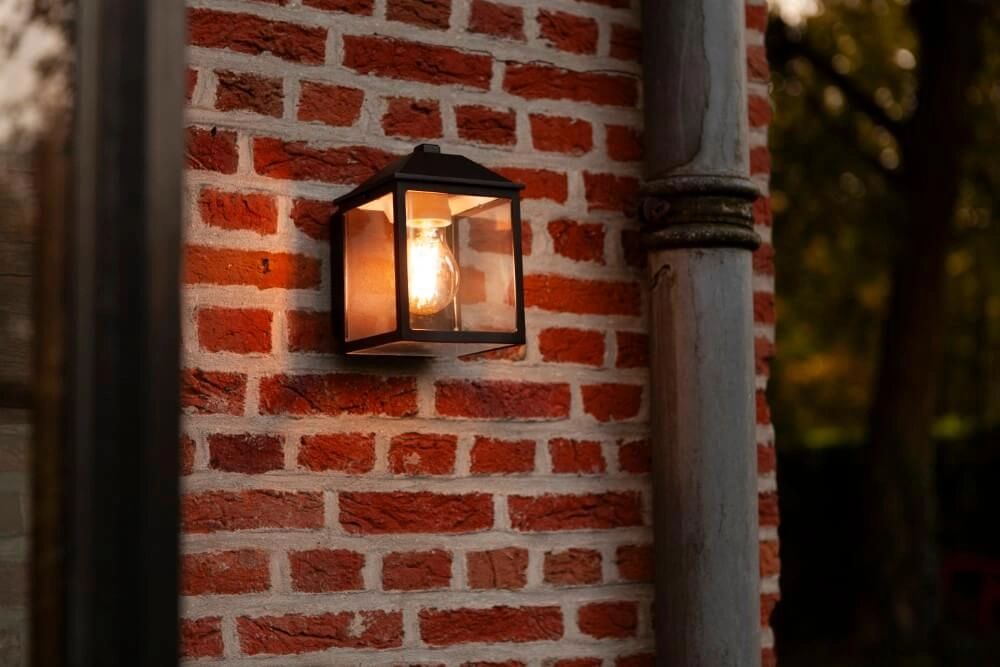 Leuke wandlamp Spire zwart Lutec 6939412015682