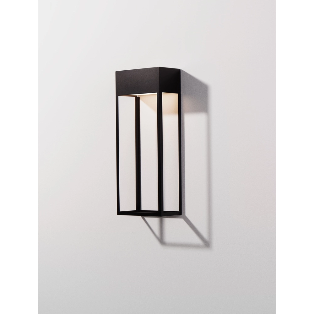 Strakke wandlamp Moby zwart